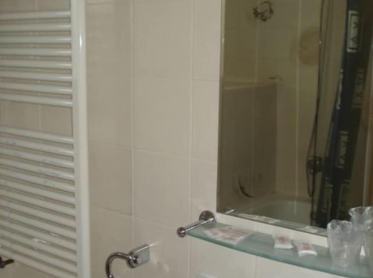 استودیوی استاندارد, Aparthotel Llempó