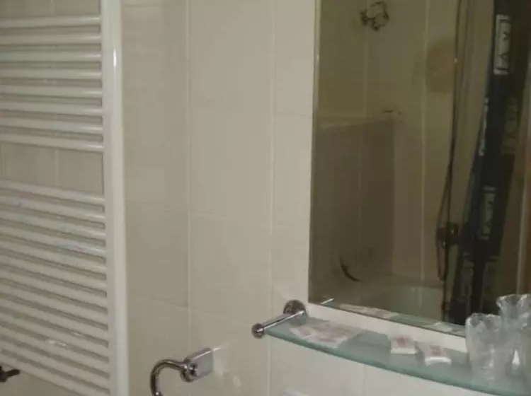 استودیوی استاندارد, Aparthotel Llempó