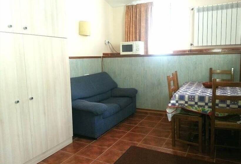 استودیوی استاندارد, Aparthotel Llempó