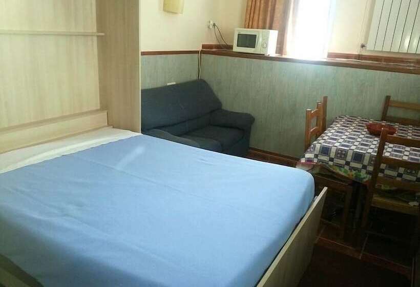 استودیوی استاندارد, Aparthotel Llempó