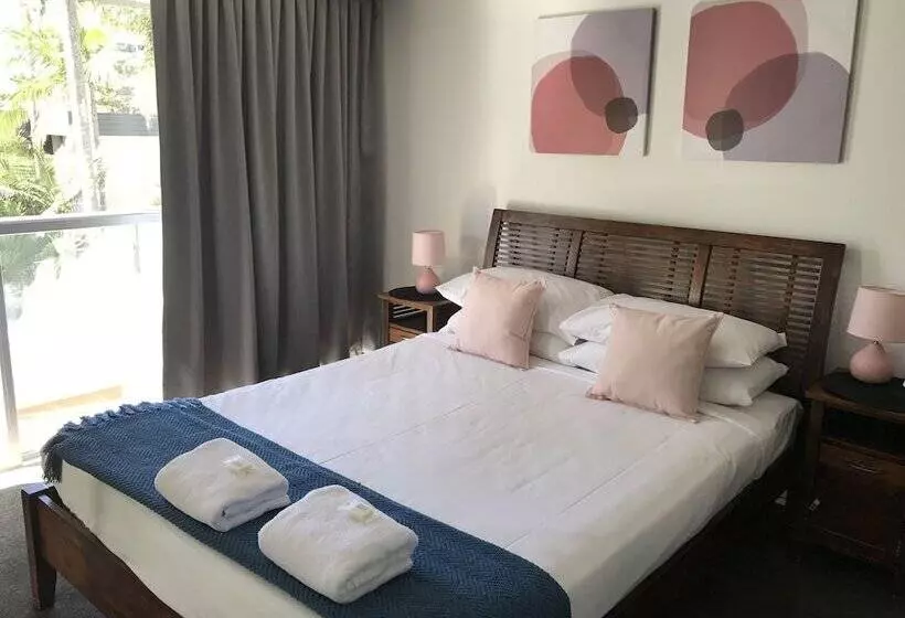 آپارتمان 1 خوابه با چشم‌انداز استخر, Baronnet Apartments