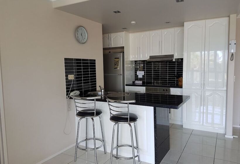 شقة غرفة واحدة مطلة على حمام السباحة, Baronnet Apartments