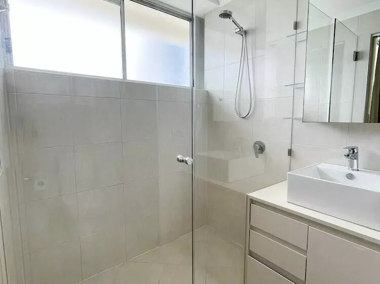 آپارتمان 2 خوابه با چشم‌انداز دریا, Baronnet Apartments