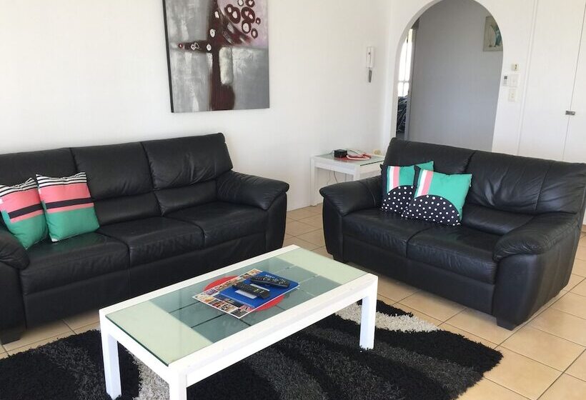 شقة غرفتين نوم مطلة على حمام السباحة, Baronnet Apartments