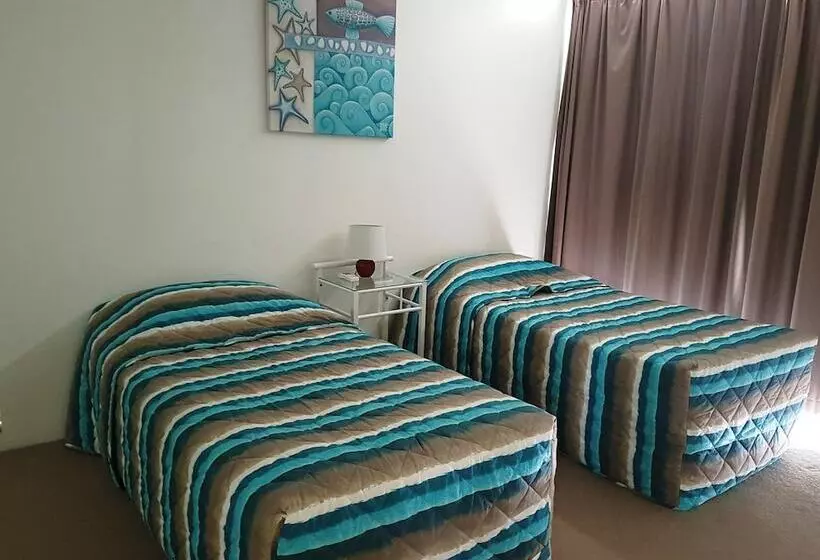 2 Bedroom Apartment Pool View, Baronnet Apartments