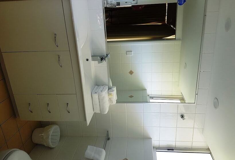 شقة غرفتين نوم مطلة على حمام السباحة, Baronnet Apartments