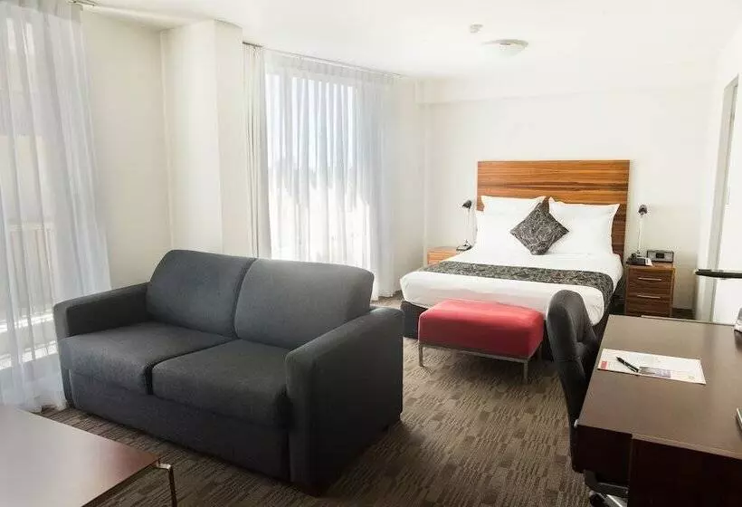 اتاق لوکس با بالکن, Cambridge Hotel Sydney