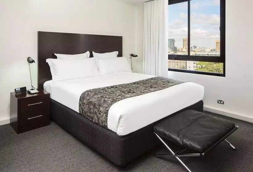 اتاق پریمیوم با بالکن, Cambridge Hotel Sydney