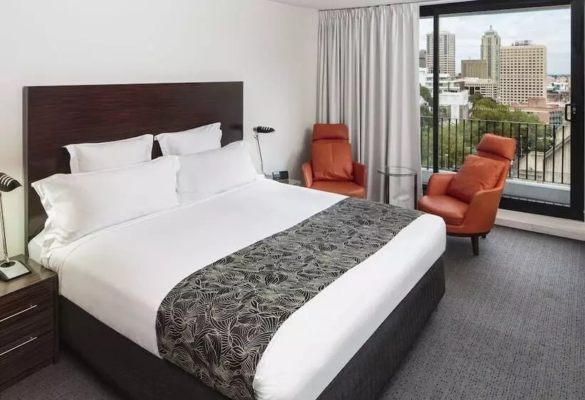 اتاق پریمیوم با بالکن, Cambridge Hotel Sydney
