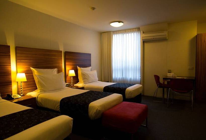 غرفة قياسية ثلاثية, Cambridge Hotel Sydney
