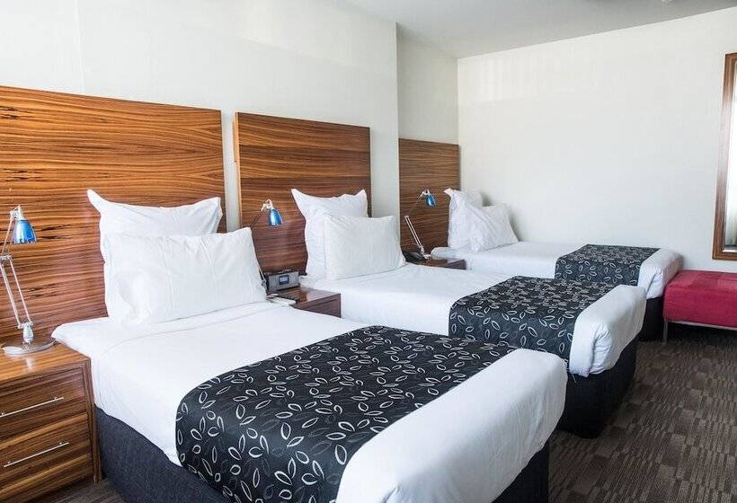 غرفة قياسية ثلاثية, Cambridge Hotel Sydney