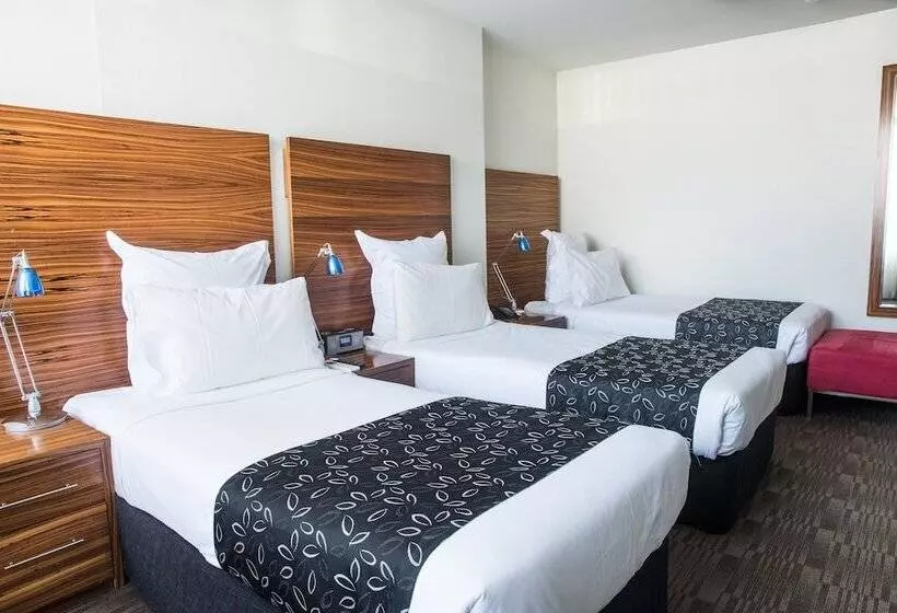 اتاق استاندارد سه نفره, Cambridge Hotel Sydney