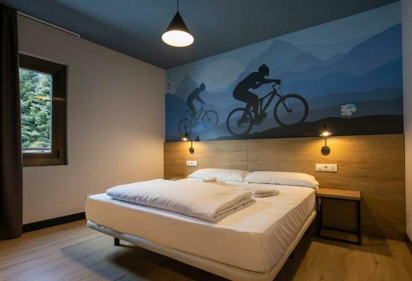 Camera Standard, Font Andorra Hostel by Nexta