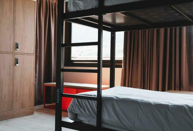 Camera Quadrupla Standard, Font Andorra Hostel by Nexta