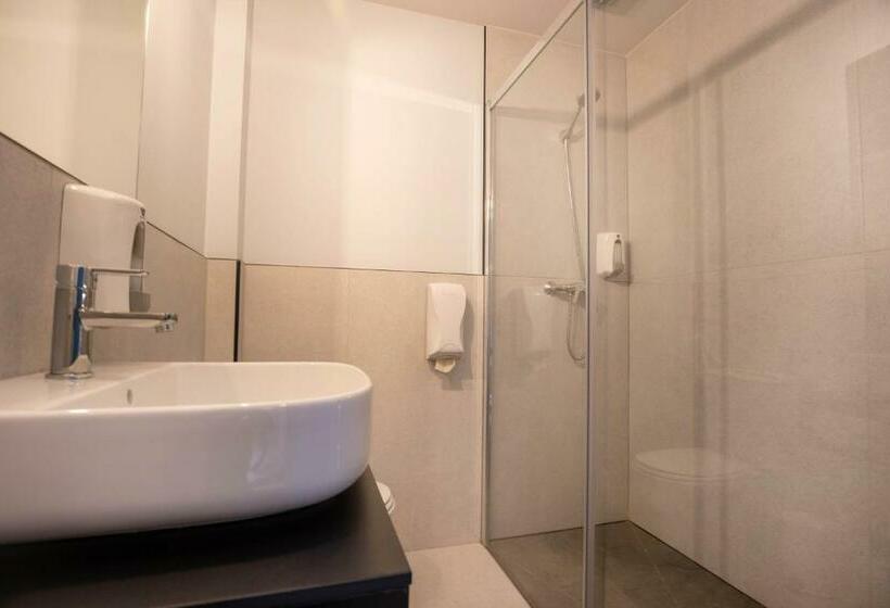 Camera Standard, Font Andorra Hostel by Nexta