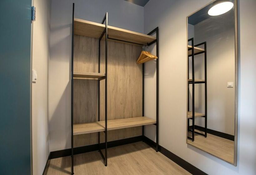 Camera Standard, Font Andorra Hostel by Nexta