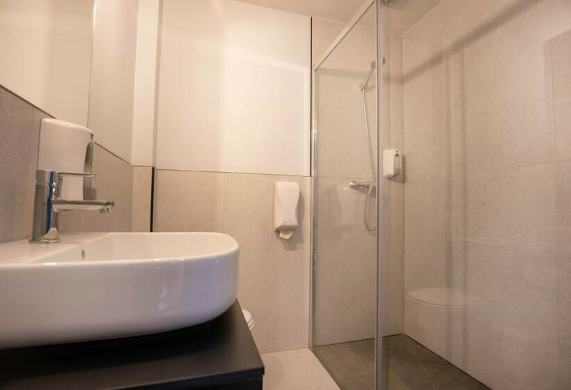 Camera Standard, Font Andorra Hostel by Nexta