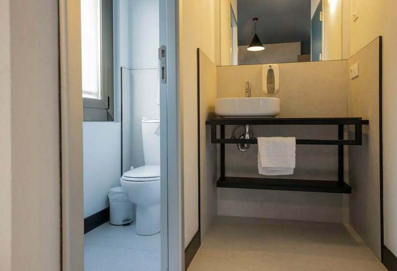 Camera Tripla Standard, Font Andorra Hostel by Nexta