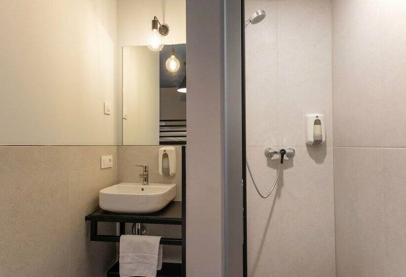 Camera Tripla Standard, Font Andorra Hostel by Nexta