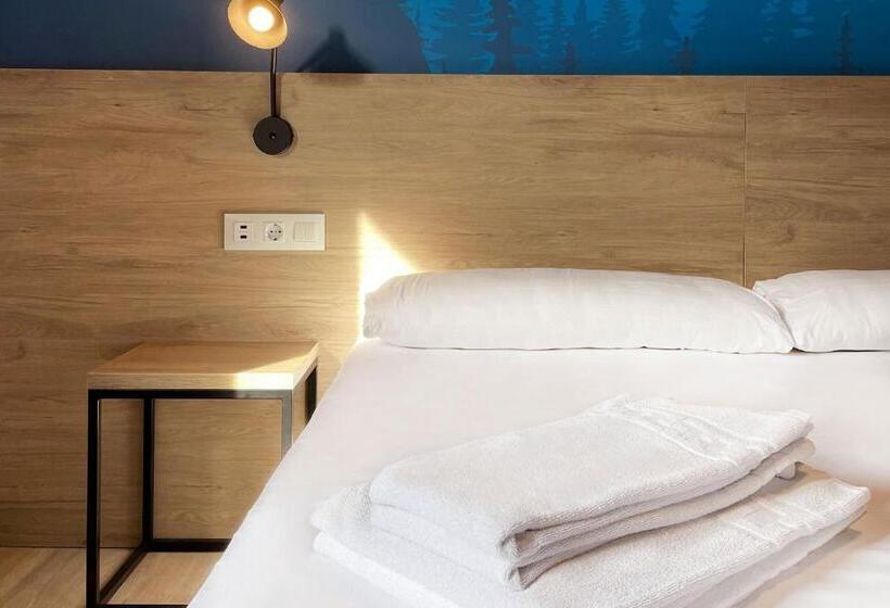 Camera Standard, Font Andorra Hostel by Nexta