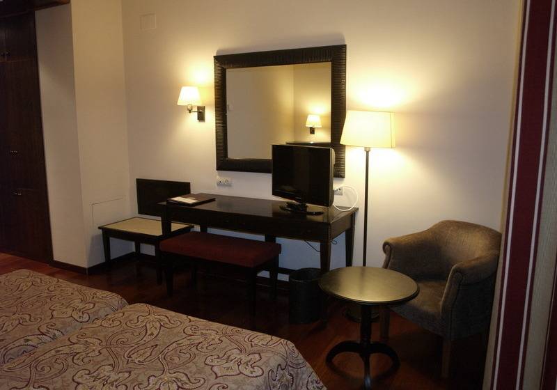 Camera Tripla Standard, Font Andorra Hostel by Nexta