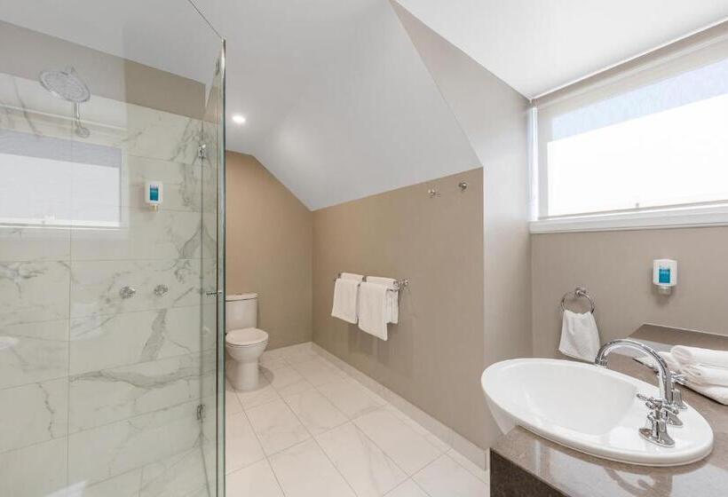 اتاق خانوادگی, Best Western Olde Maritime Motor Inn