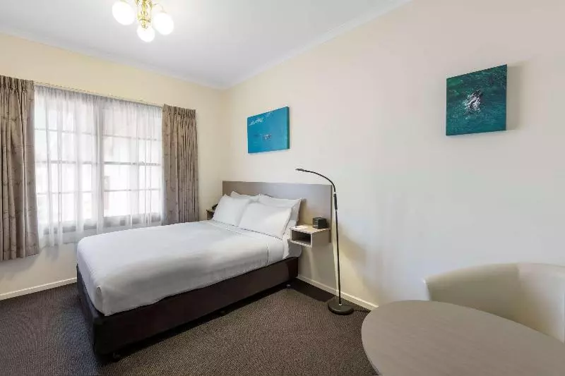 اتاق اکونومی, Best Western Olde Maritime Motor Inn