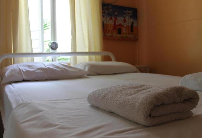 デラックスルーム, Civic Guesthouse