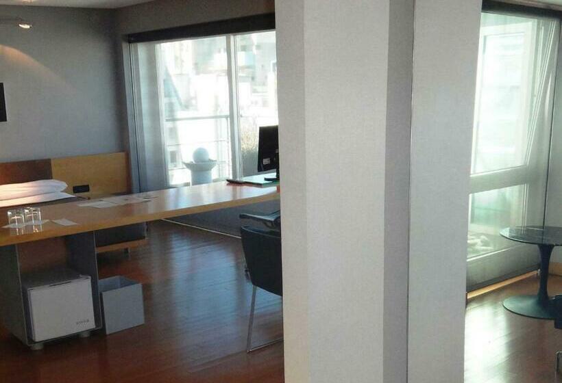 اتاق اجرایی, Htl Urbano