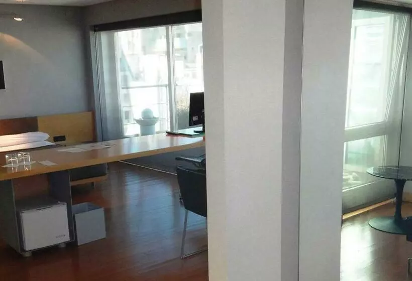 اتاق اجرایی, Htl Urbano