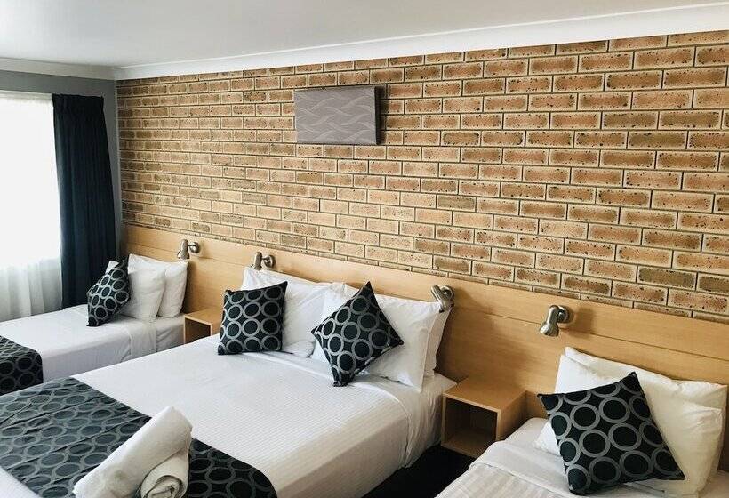 חדר משפחתי, Jumbuck Motor Inn