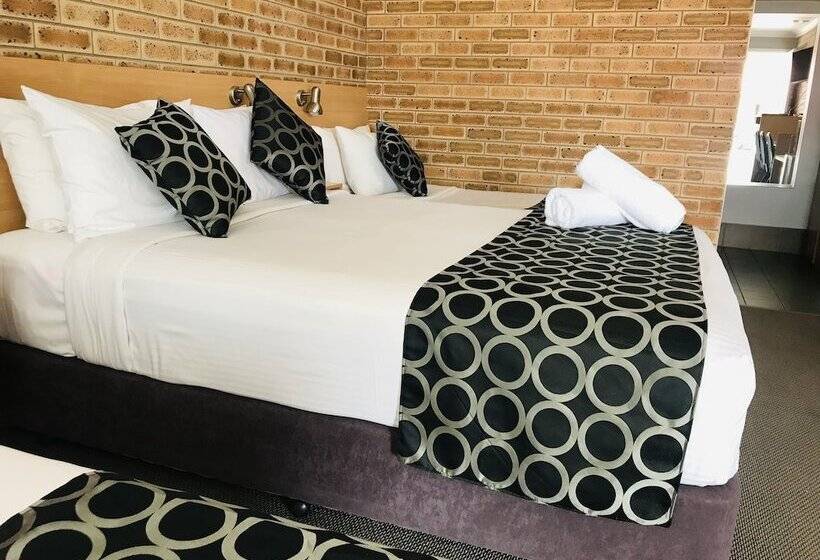 חדר משפחתי, Jumbuck Motor Inn