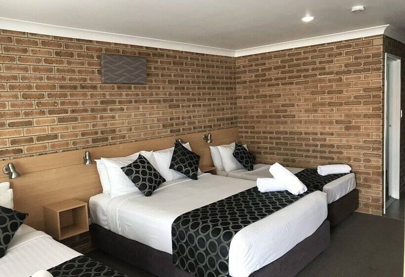 חדר משפחתי, Jumbuck Motor Inn