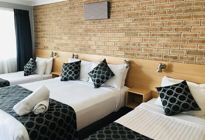 חדר משפחתי, Jumbuck Motor Inn