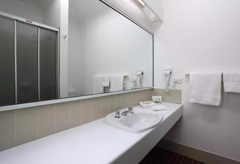 اتاق استاندارد با چشم‌انداز استخر, Econo Lodge Gateway Tamworth
