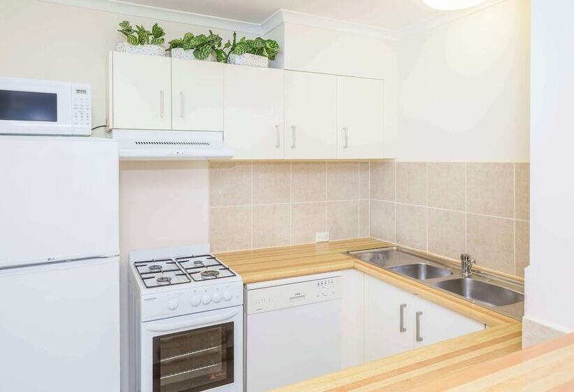 آپارتمان 1 خوابه, Metro Apartments On King