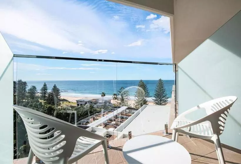 اتاق استاندارد با بالکن و چشم‌انداز دریا, Novotel Wollongong Northbeach
