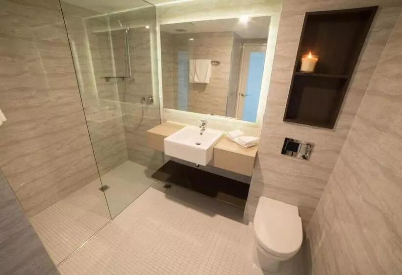 اتاق استاندارد با چشم‌انداز دریا, Novotel Wollongong Northbeach