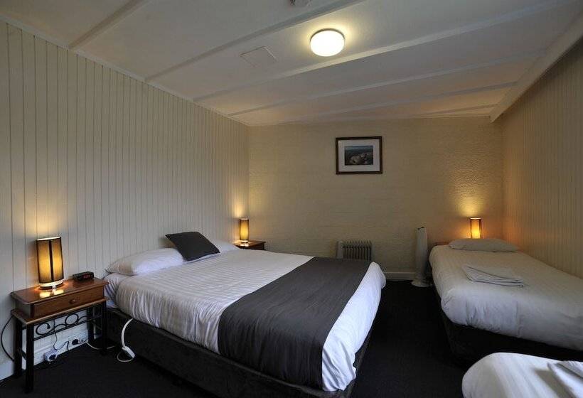 חדר משפחתי, Silver Hills Motel