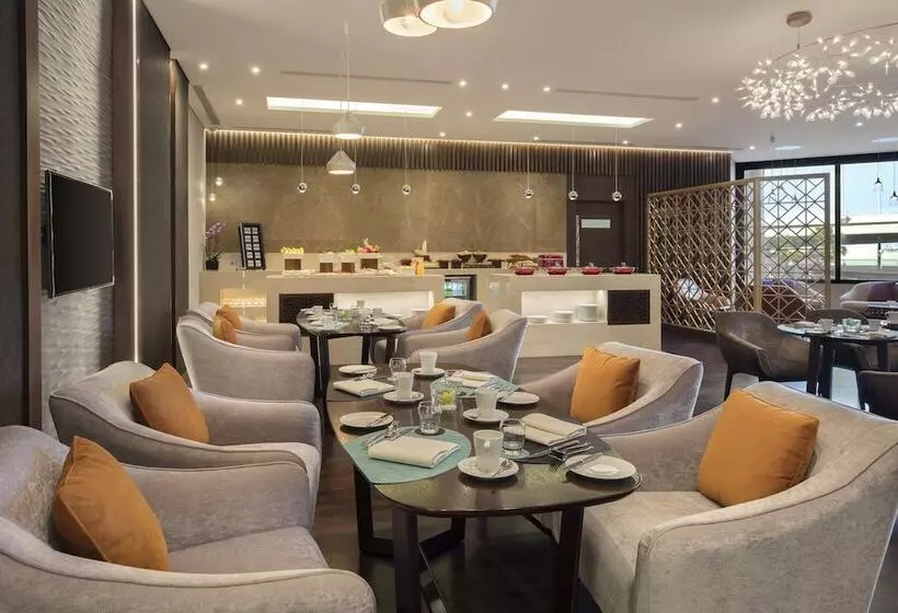 ダブルベッドスタンダードルーム, Crowne Plaza Bahrain, An Ihg