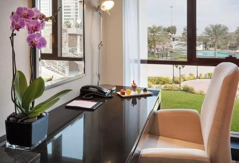 ガーデンビュースタンダードルーム, Crowne Plaza Bahrain By Ihg