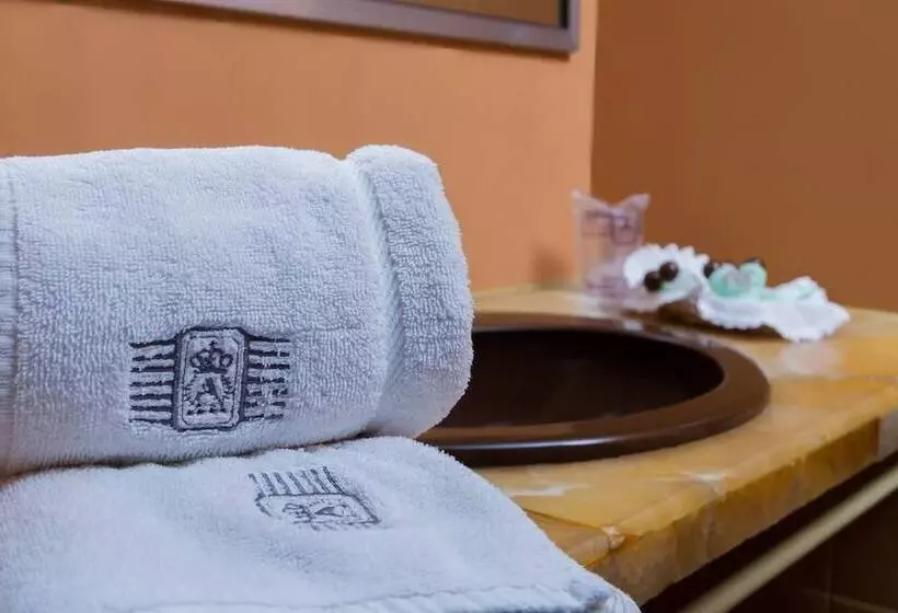 اتاق استاندارد چهار تخته, Gran Hotel Ambassador