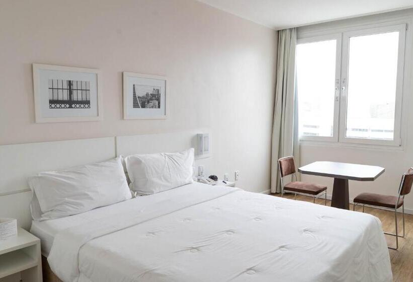 스탠다드 룸 더블 침대, Plaza São Rafael