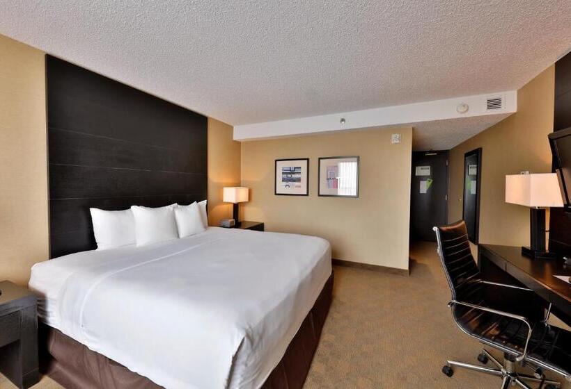 キングサイズベッドのスタンダードルーム, Edmonton Hotel And Convention Centre