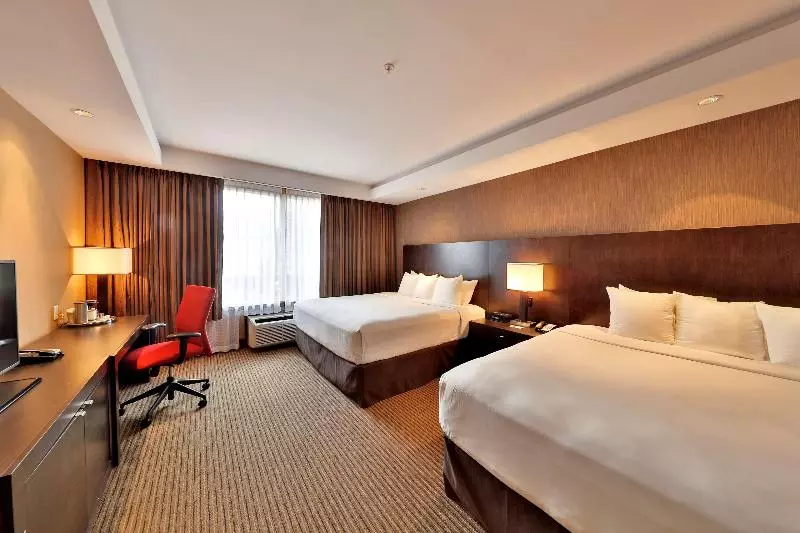 اتاق استاندارد با تخت بزرگ, Edmonton Hotel And Convention Centre