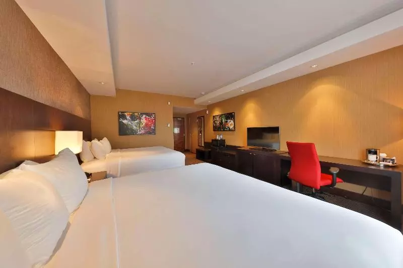 اتاق استاندارد با تخت بزرگ, Edmonton Hotel And Convention Centre