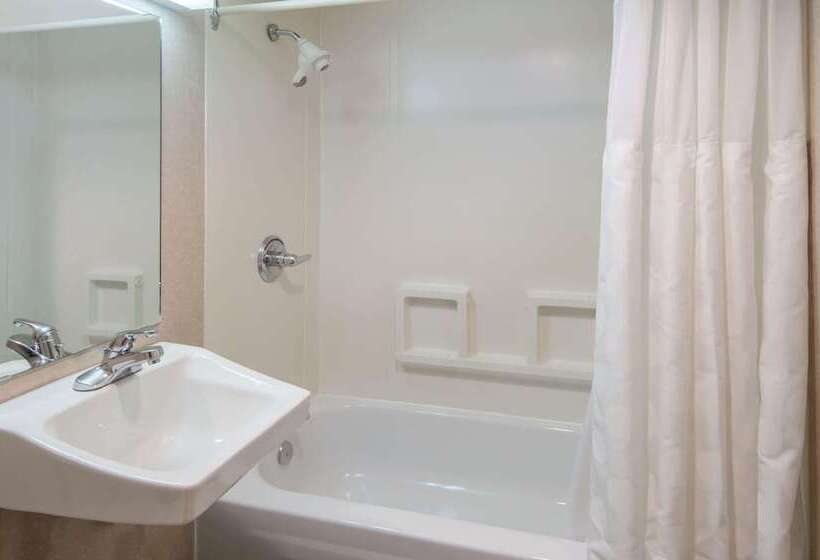 חדר סטנדרט שתי מיטות זוגיות, Ramada Plaza By Wyndham Calgary Downtown