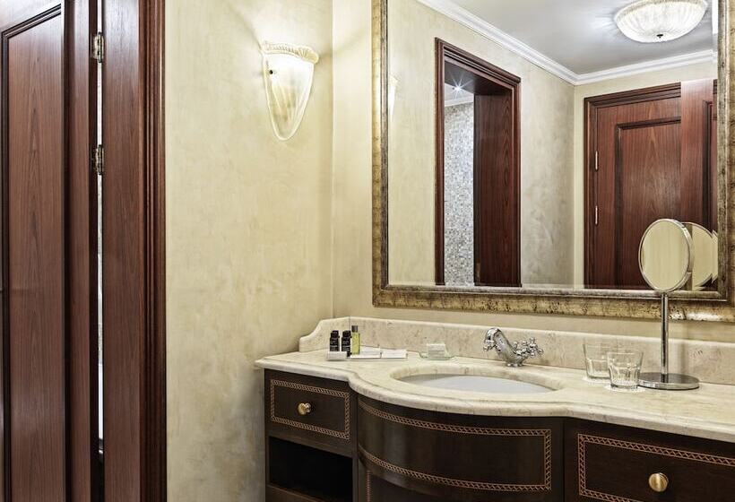 이그제큐티브 룸 킹사이즈 침대, Sofia Balkan Palace