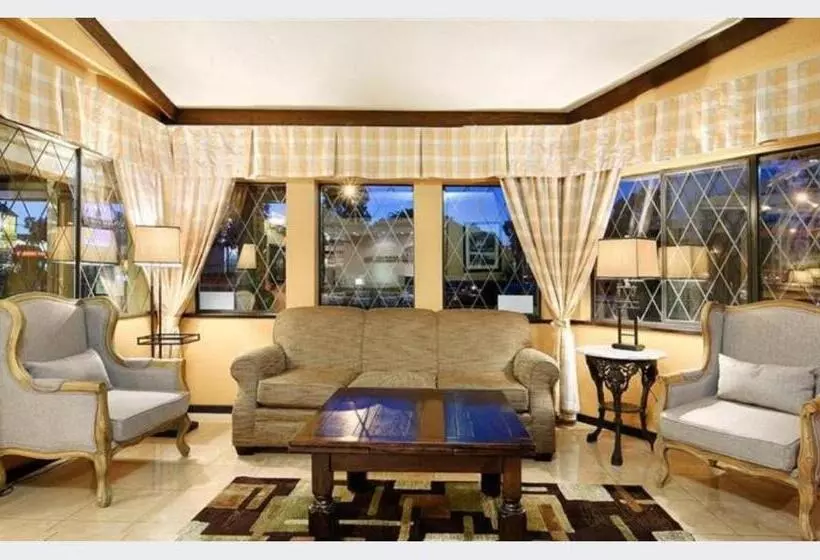 Deluxe Room King Size Bed, Abercorn Hotel, Trademark Collection By Wyndham