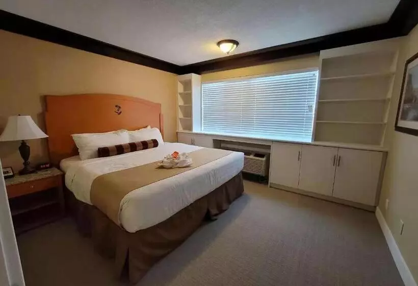 Standard Studio King Bed, Abercorn Hotel, Trademark Collection By Wyndham